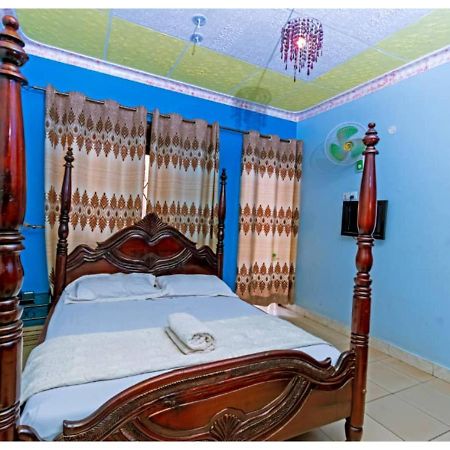 Royal Lake View Gardens Kampala Extérieur photo