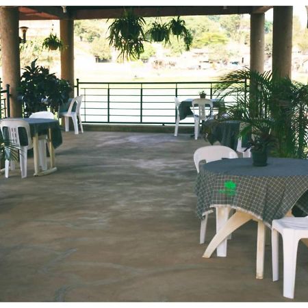 Royal Lake View Gardens Kampala Extérieur photo