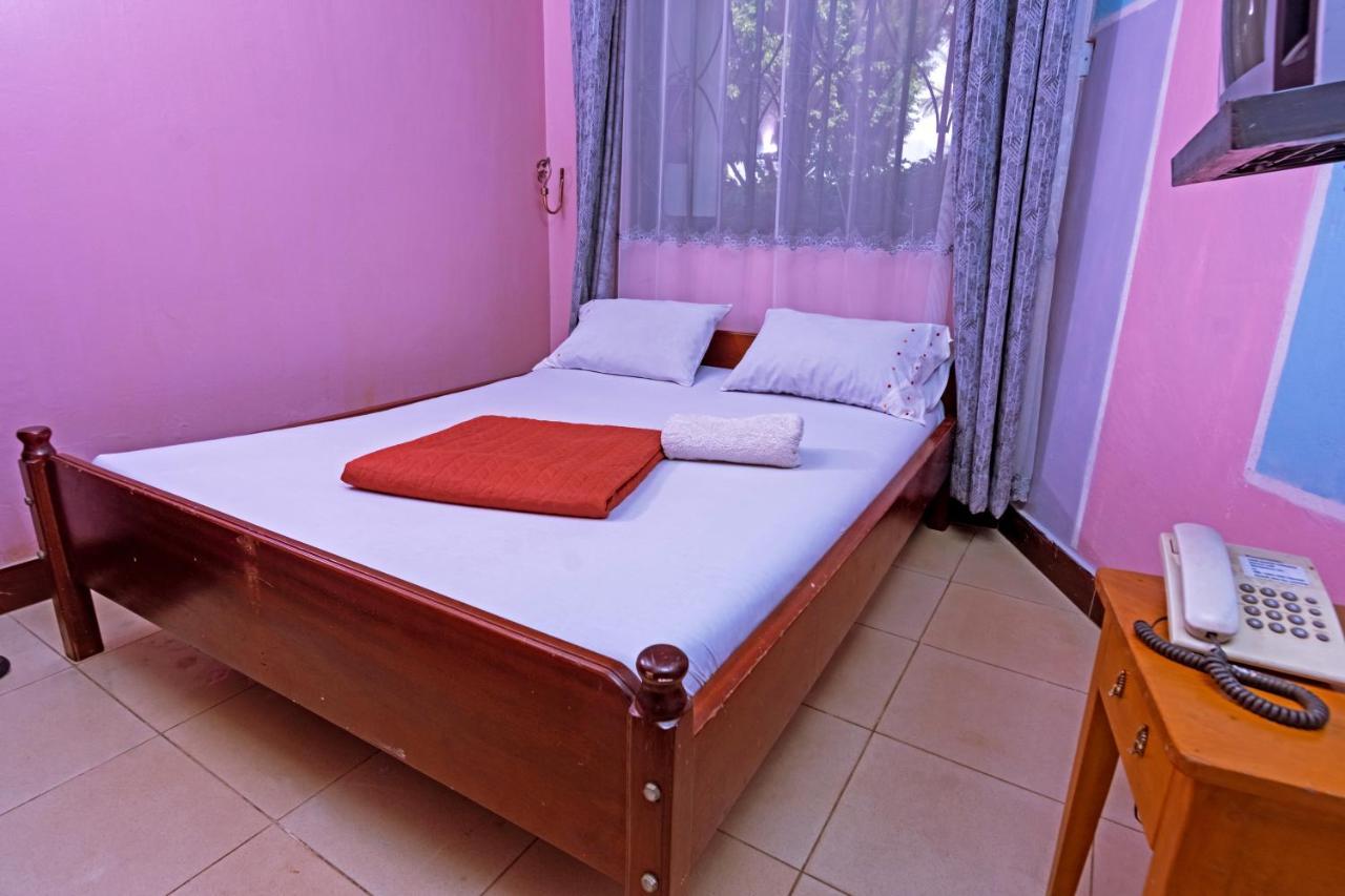 Royal Lake View Gardens Kampala Extérieur photo