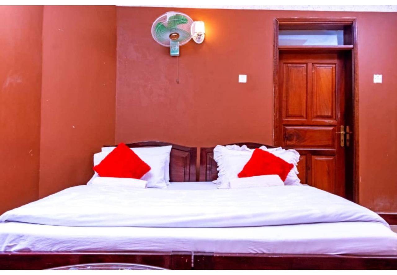 Royal Lake View Gardens Kampala Extérieur photo