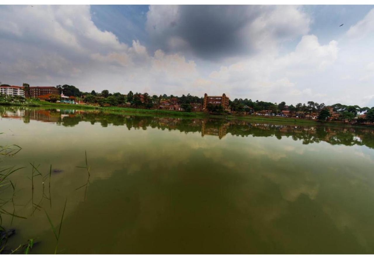 Royal Lake View Gardens Kampala Extérieur photo