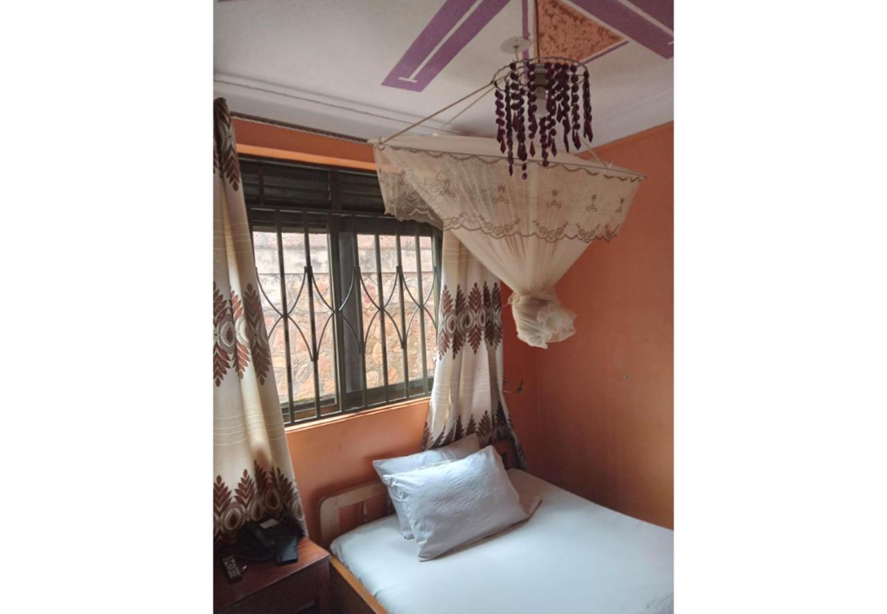 Royal Lake View Gardens Kampala Extérieur photo