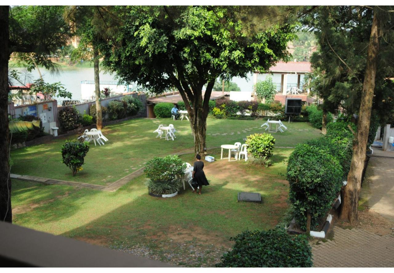 Royal Lake View Gardens Kampala Extérieur photo