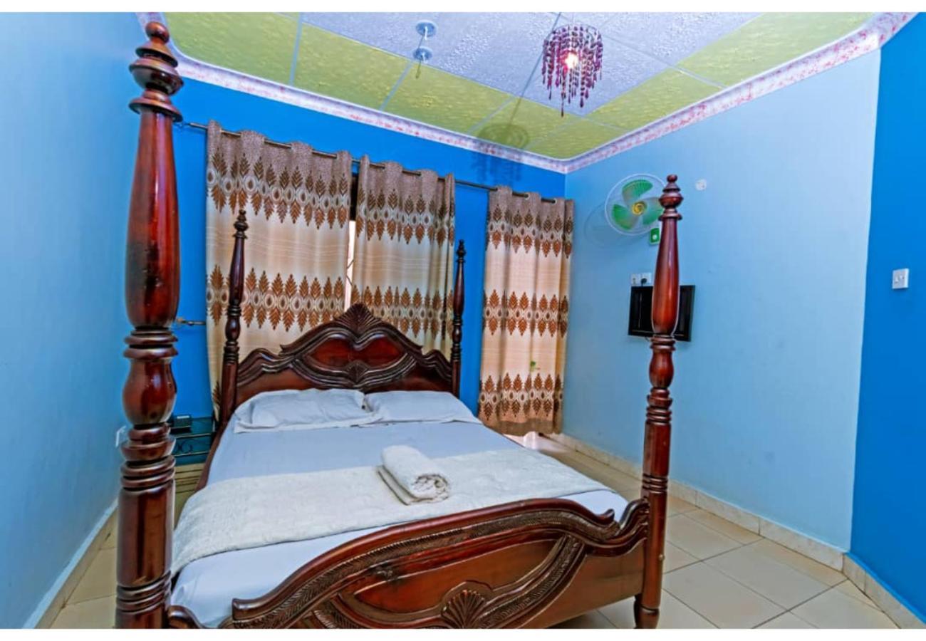 Royal Lake View Gardens Kampala Extérieur photo