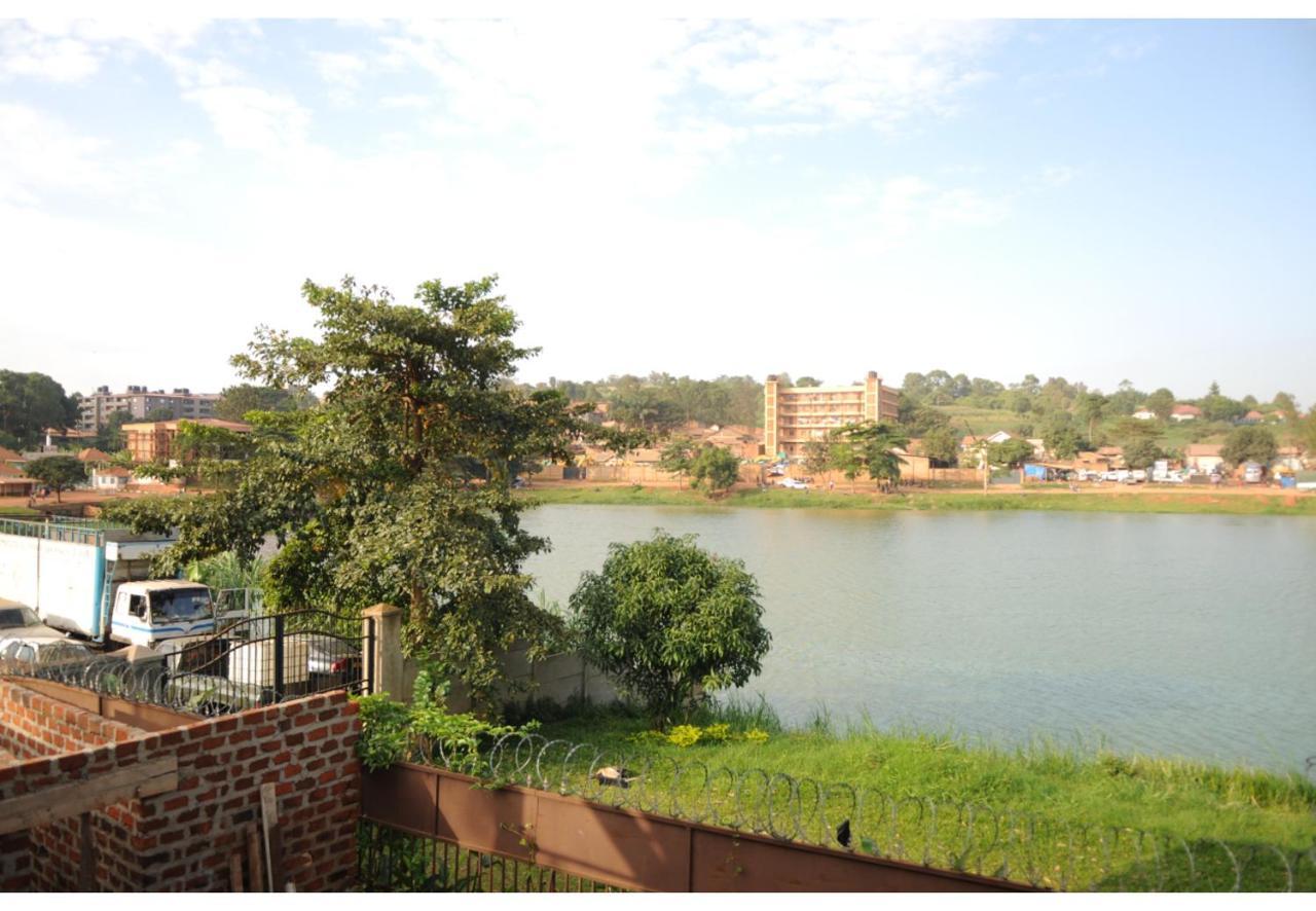 Royal Lake View Gardens Kampala Extérieur photo