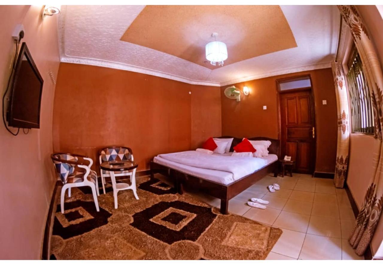 Royal Lake View Gardens Kampala Extérieur photo