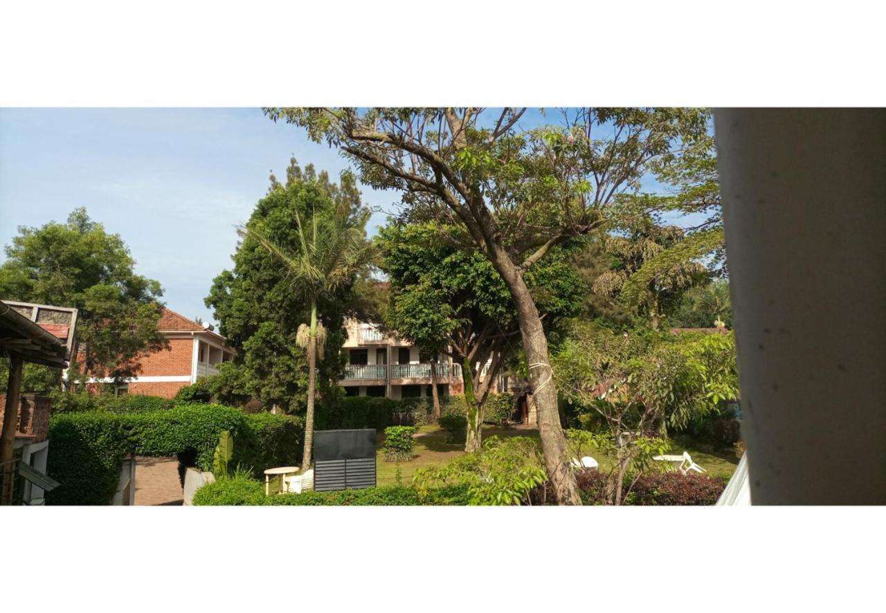 Royal Lake View Gardens Kampala Extérieur photo