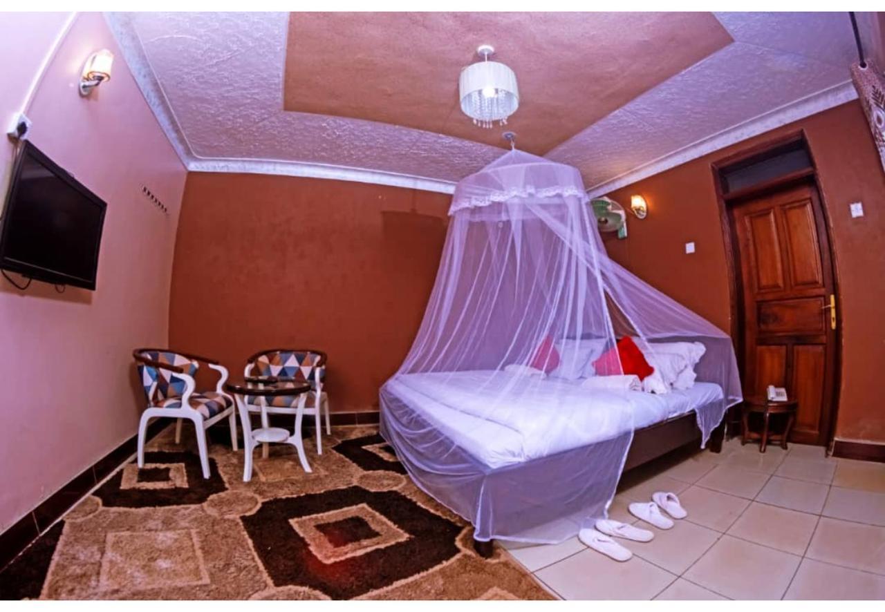 Royal Lake View Gardens Kampala Extérieur photo