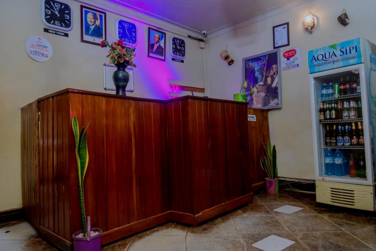 Royal Lake View Gardens Kampala Extérieur photo