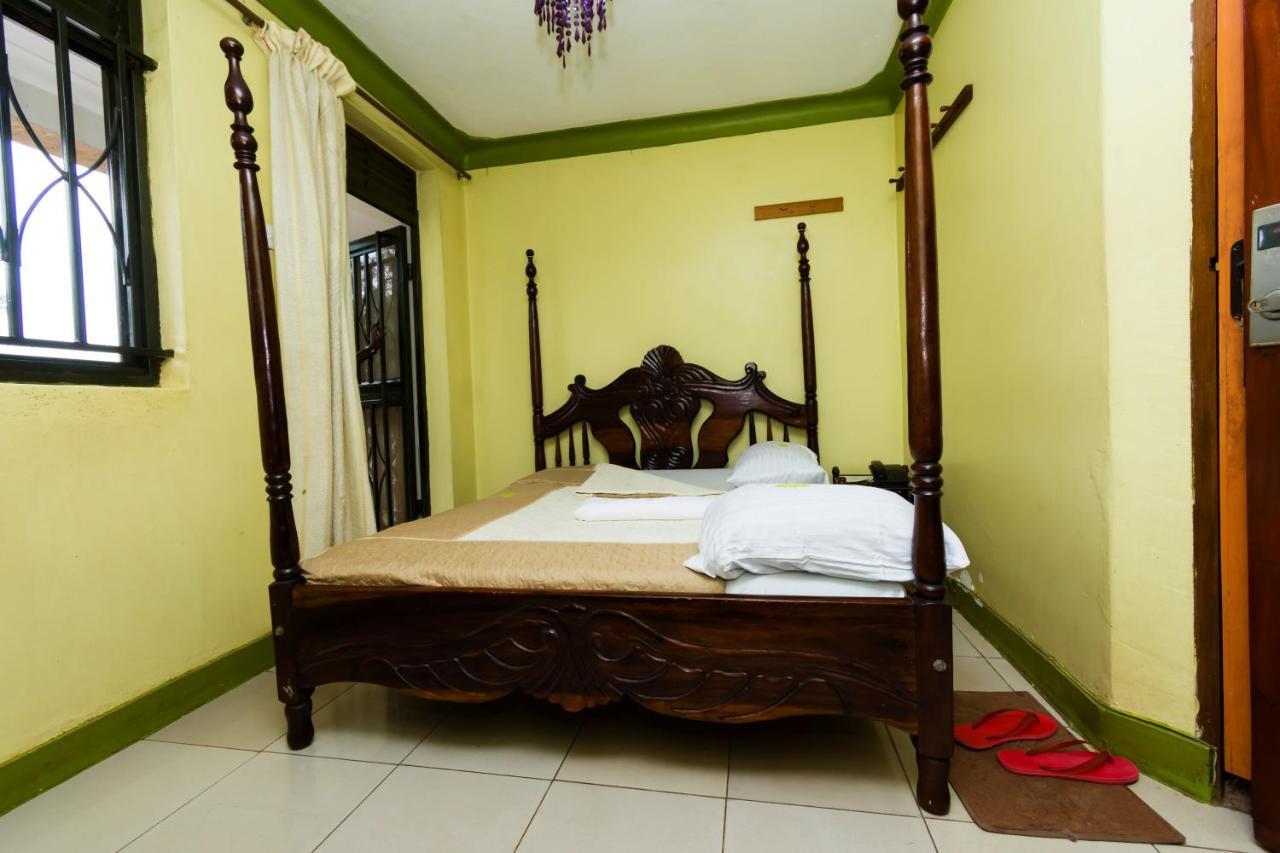 Royal Lake View Gardens Kampala Extérieur photo