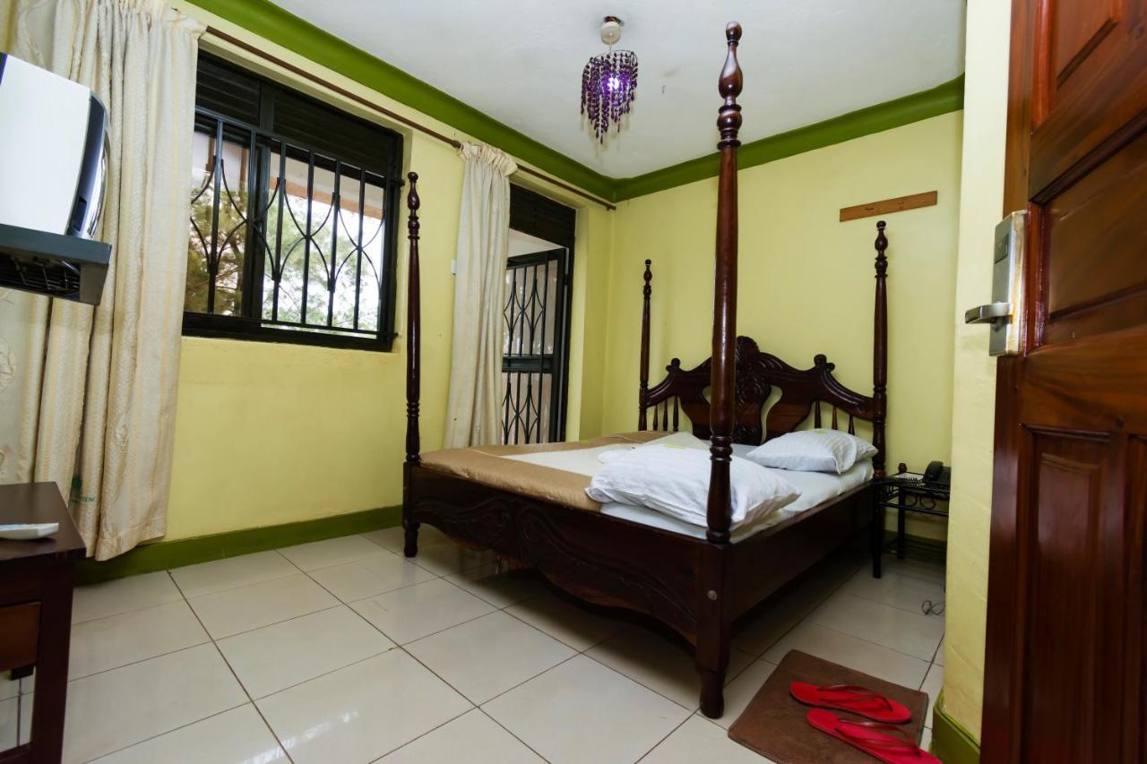 Royal Lake View Gardens Kampala Extérieur photo