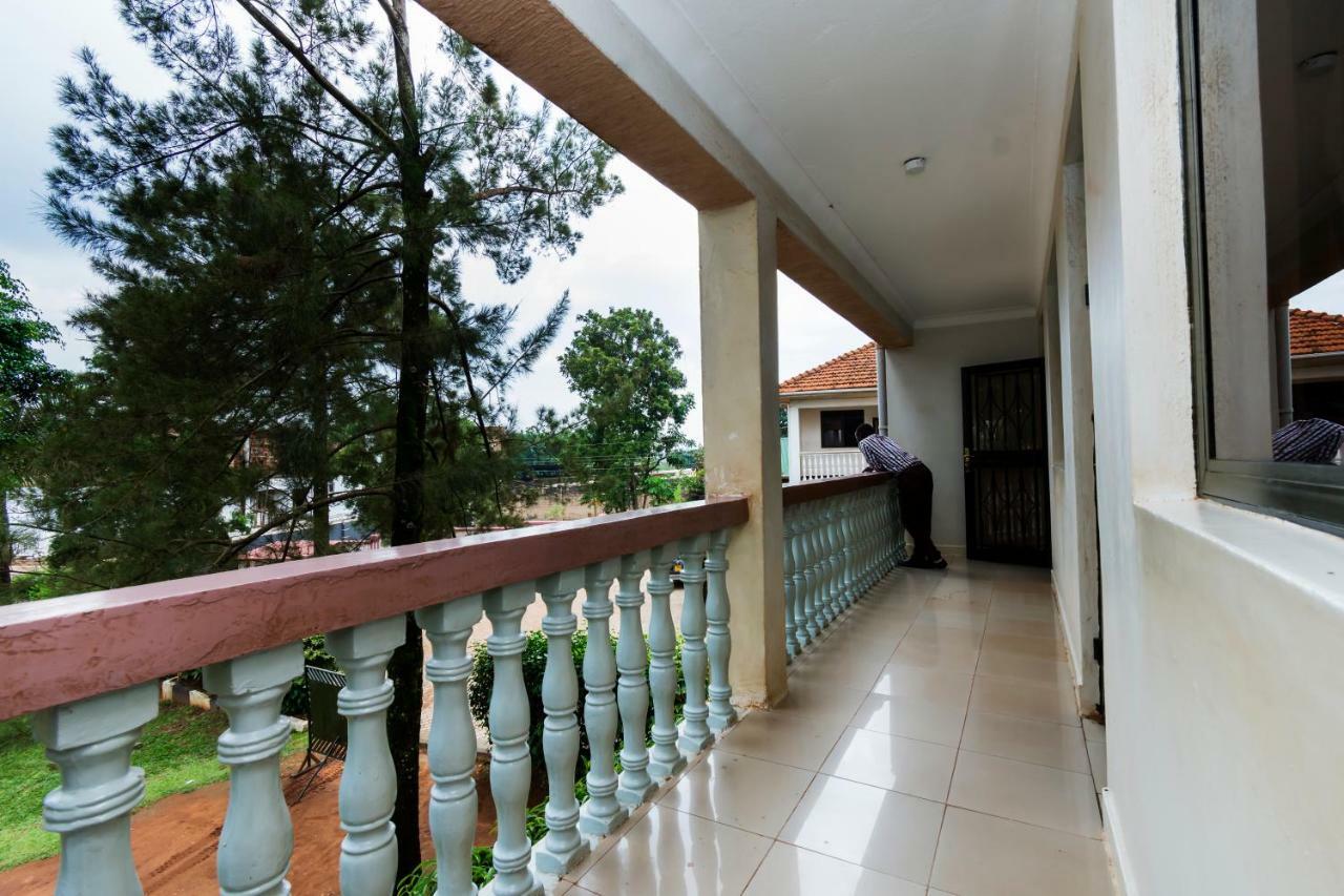 Royal Lake View Gardens Kampala Extérieur photo